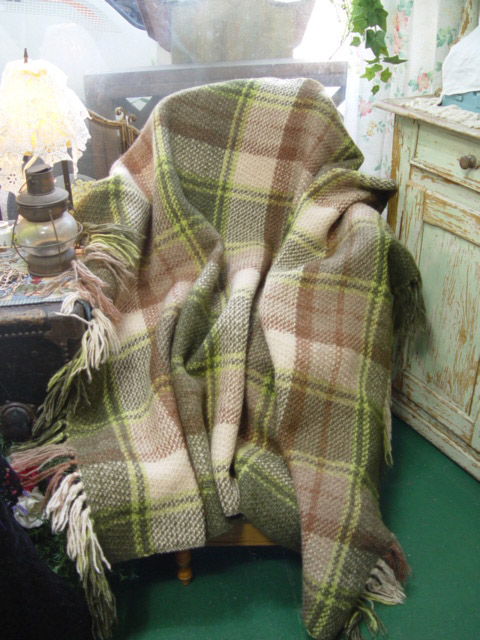 vintage romantic  fringe wool  blanket