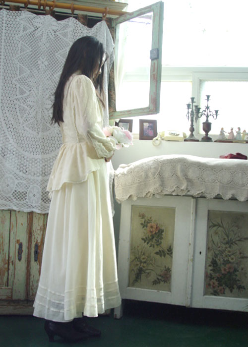 당장이라도 셀프 웨딩  찍고 싶은 엔틱 자수 아이보리  빈티지 드레스 (USA)