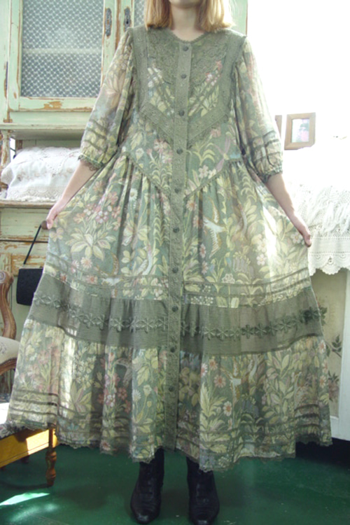 신비한 카키빛의 세련된 빈티지 드레스 &amp; 롱 코트