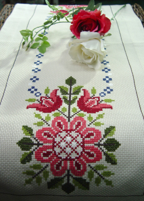 vintage  needlepoint  flower  fabric (38 * 90)