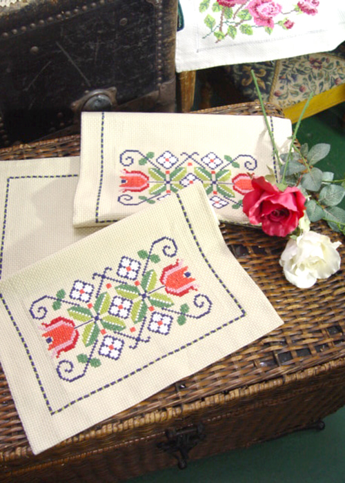 vintage needlepoint flower fabric (2EA)