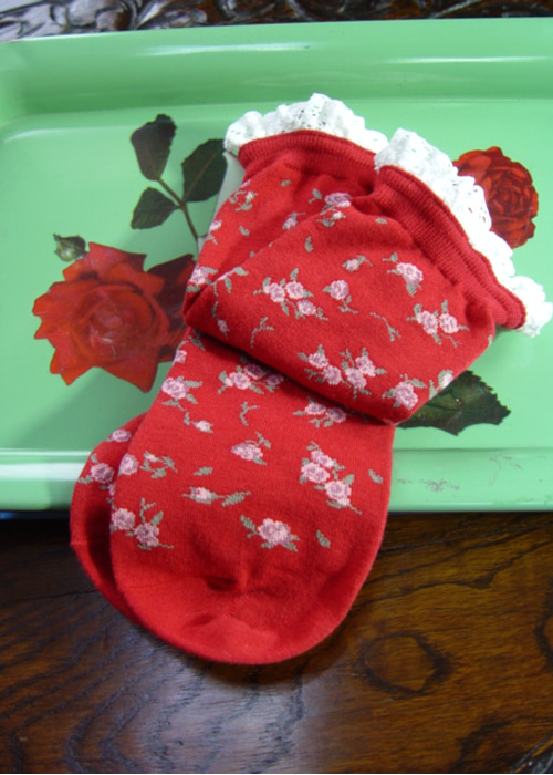 floral  embroidery red socks (Japan)