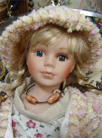 vintage porcelain pretty doll (usa)