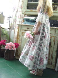 May queen ....antique floral romantic dress (USA)