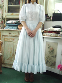 May queen .... romantic dress (USA)