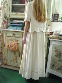 Antique Linen ...AnD  she is so romantic (USA)