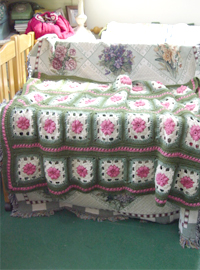 vintage pinkDarkgreen flower Hand blanket (USA) 