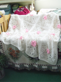 vintage creamy  pink flower  Romantic Hand blanket (USA) 