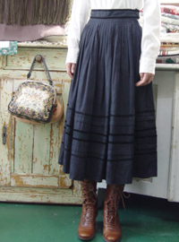 Black  Swan   antique  skirt (USA)