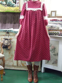 annie` today  vintage dress (USA)