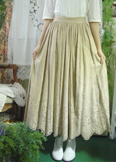 embroidery romantic  beige skirt