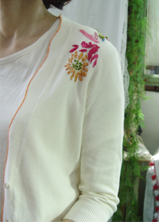 creamy embroidery hand knit   