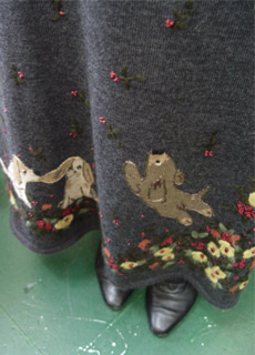 embroidery dog vintage  skirt (JAPAN)