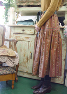 embroidery  gorgeous vintage  skirt
