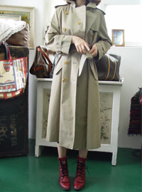  Burberry Classic  trench coat 