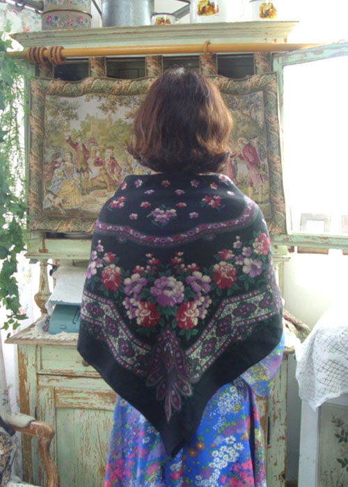 antique floral wool vintage shawl (black)