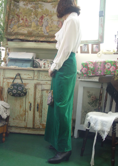 antigue  vintage green velvet skirt (Europe )