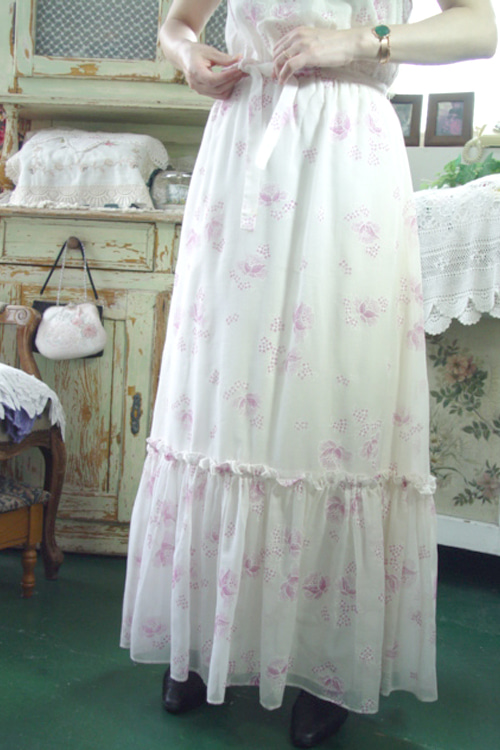 Vintage Story in......gorgeous romantic dress (USA)