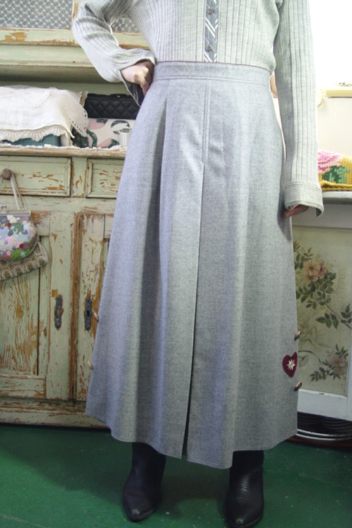vintage gray romantic wool skirt (europe)