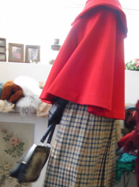 Girlish red cape  
