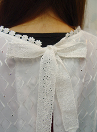 White lace apron 