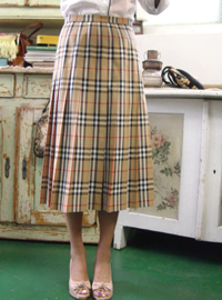 classic BURBERRY pleated skirt 