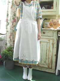 White embroidery    apron 