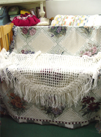 vintage creamy  Romantic Hand blanket shawl (USA)