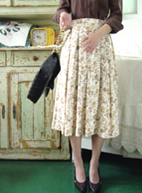 BURBERRYS  classic  antique  floral  skirt