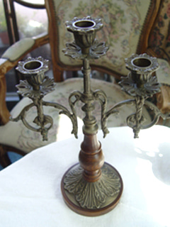 In the movie... antique bronze candle holder  Ⅱ (USA) 