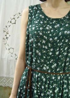 HOT summer day... vintage deepgreen dress
