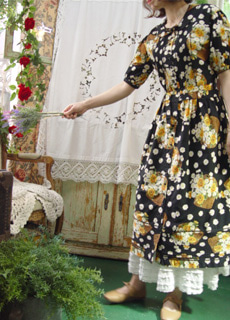 Romantic story in summer .. daisy floral black
